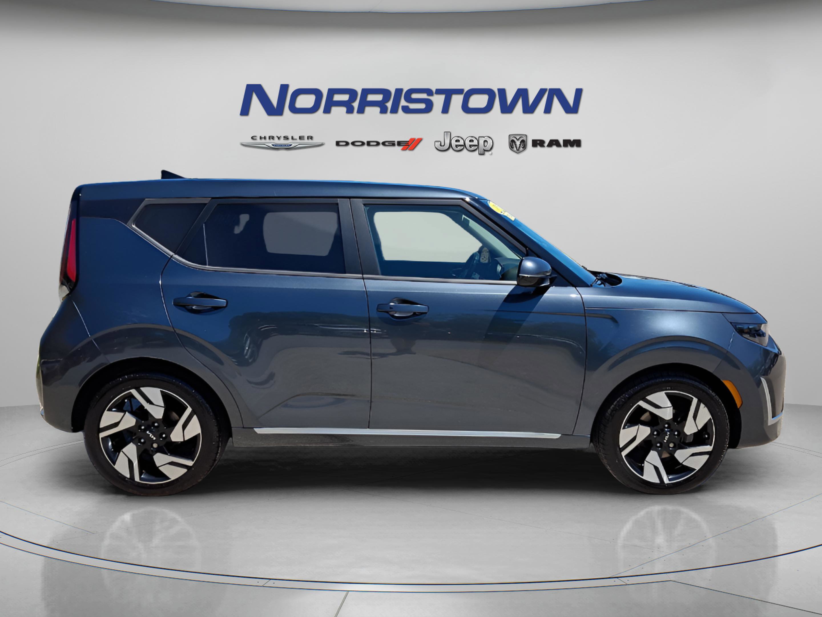 Used 2023 Kia Soul GT-Line FWD image 4