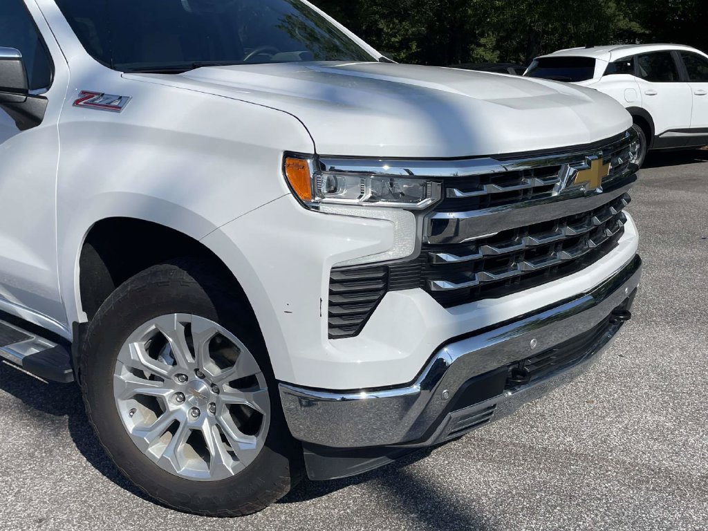 Used 2024 Chevrolet Silverado 1500 LTZ AWD/4WD image 9