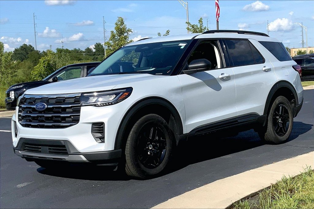 Used 2026 Ford Explorer Active AWD/4WD image 5