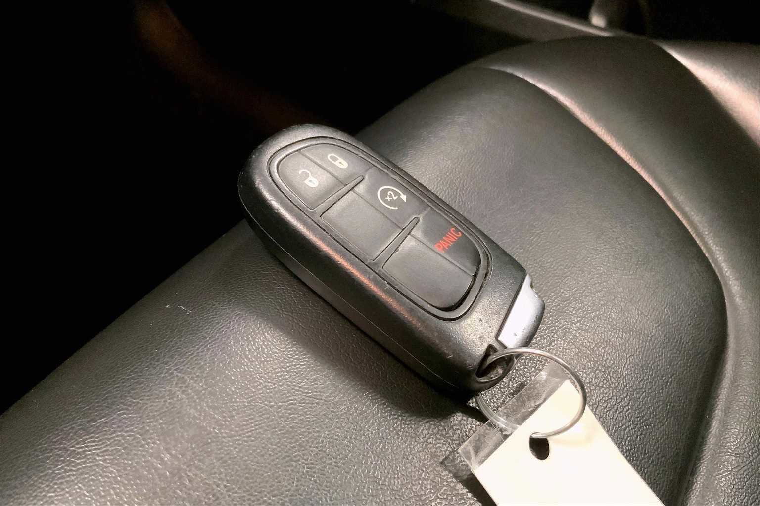 Used 2019 Jeep Cherokee Latitude Plus w/ Cold Weather Group image 18