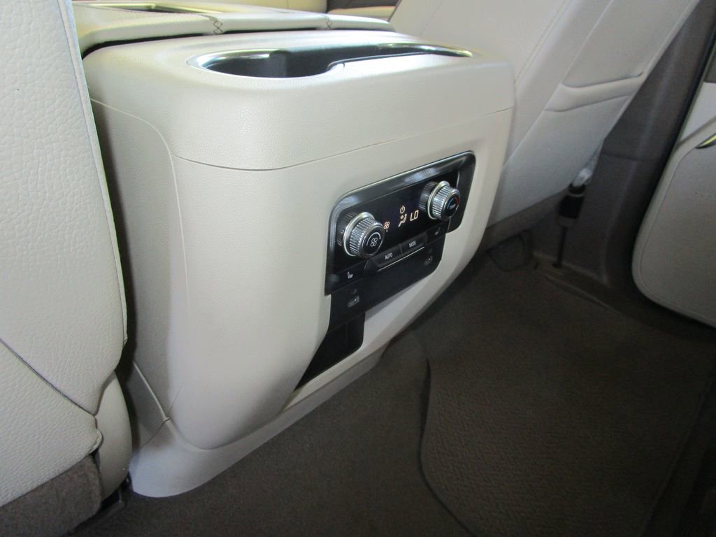 Used 2022 GMC Yukon XL Denali image 19