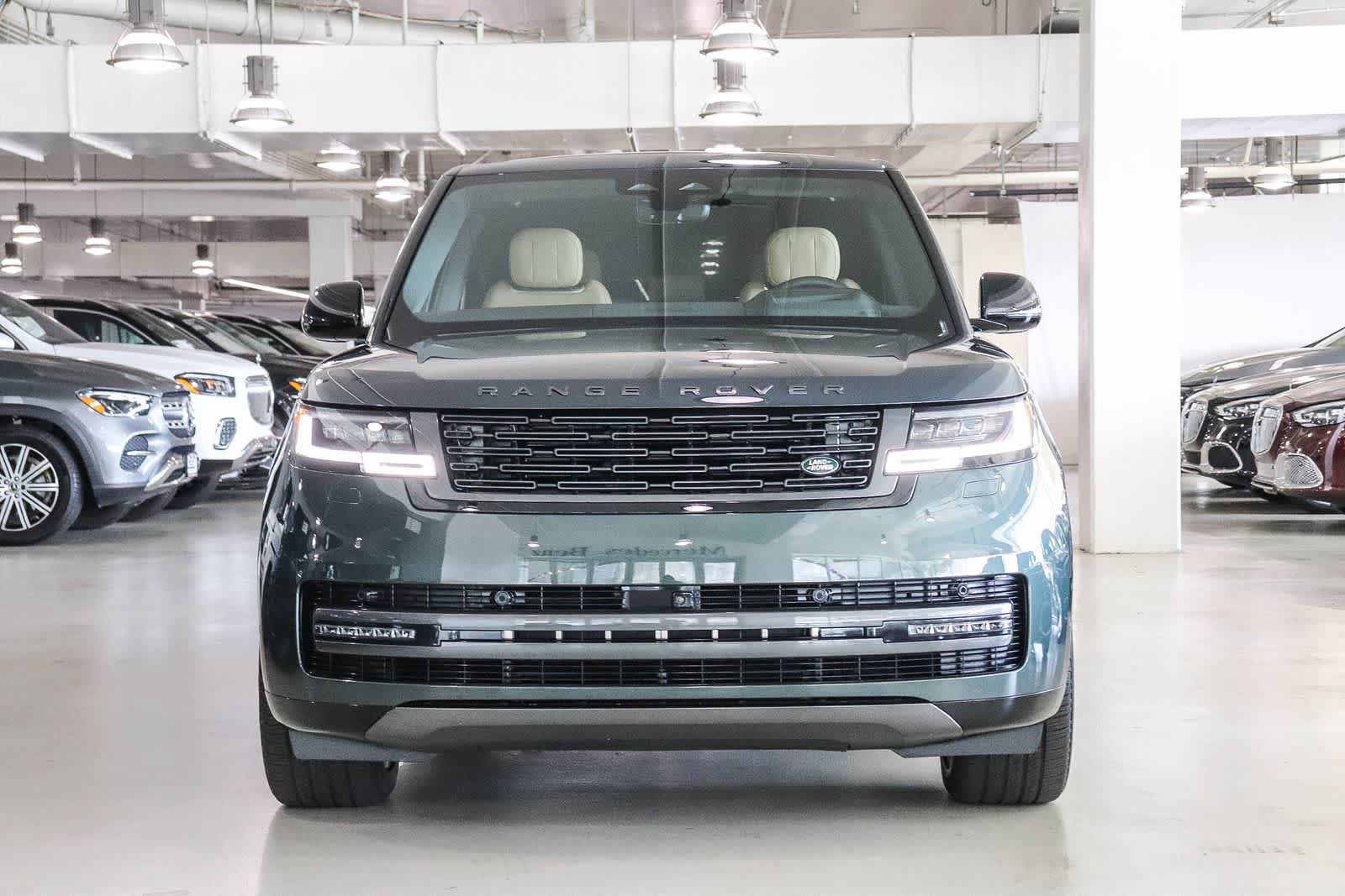 Used 2025 Land Rover Range Rover SE AWD/4WD image 6