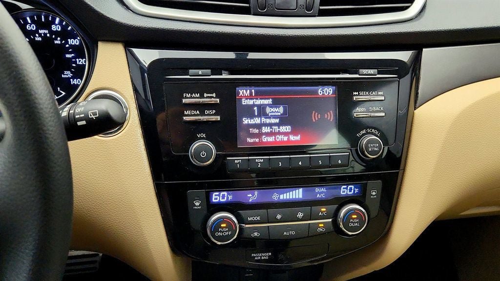 Used 2016 Nissan Rogue SV AWD/4WD image 18