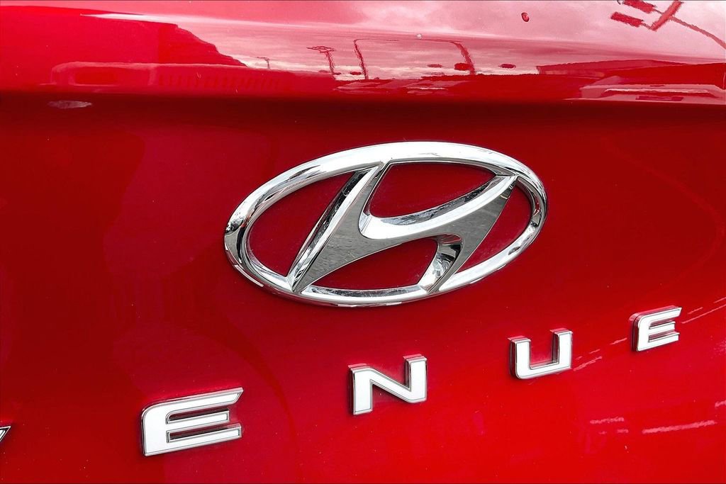 Used 2023 Hyundai Venue Limited FWD image 32