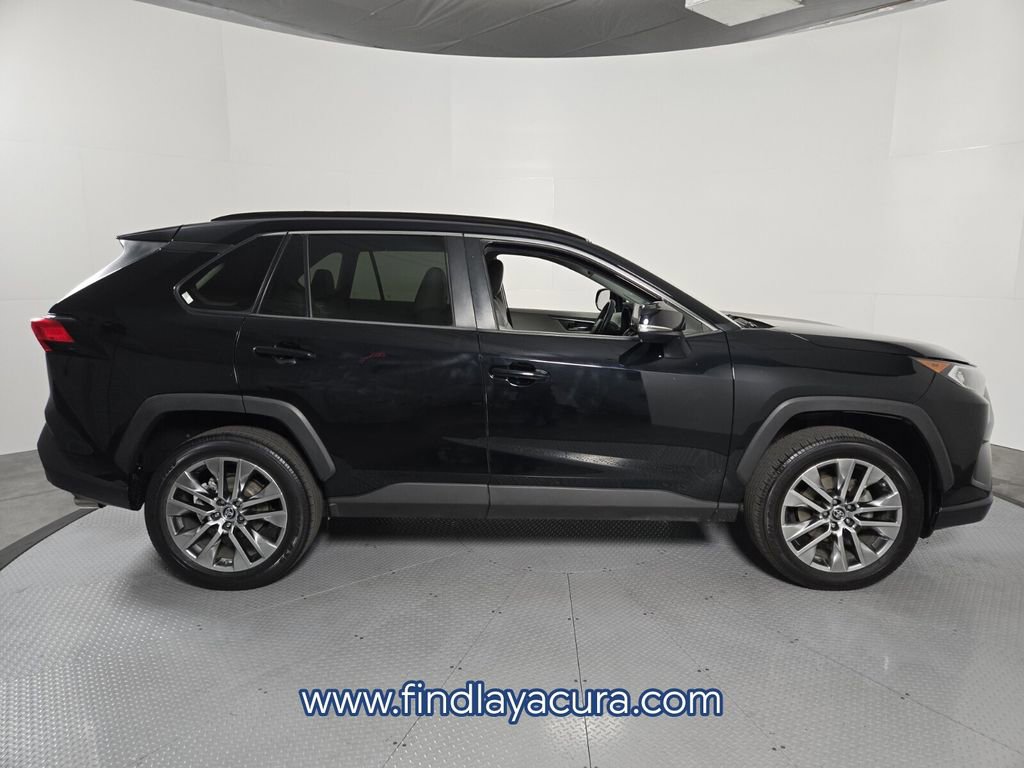 Used 2019 Toyota RAV4 XLE Premium w/ Carpet Mat Package image 9