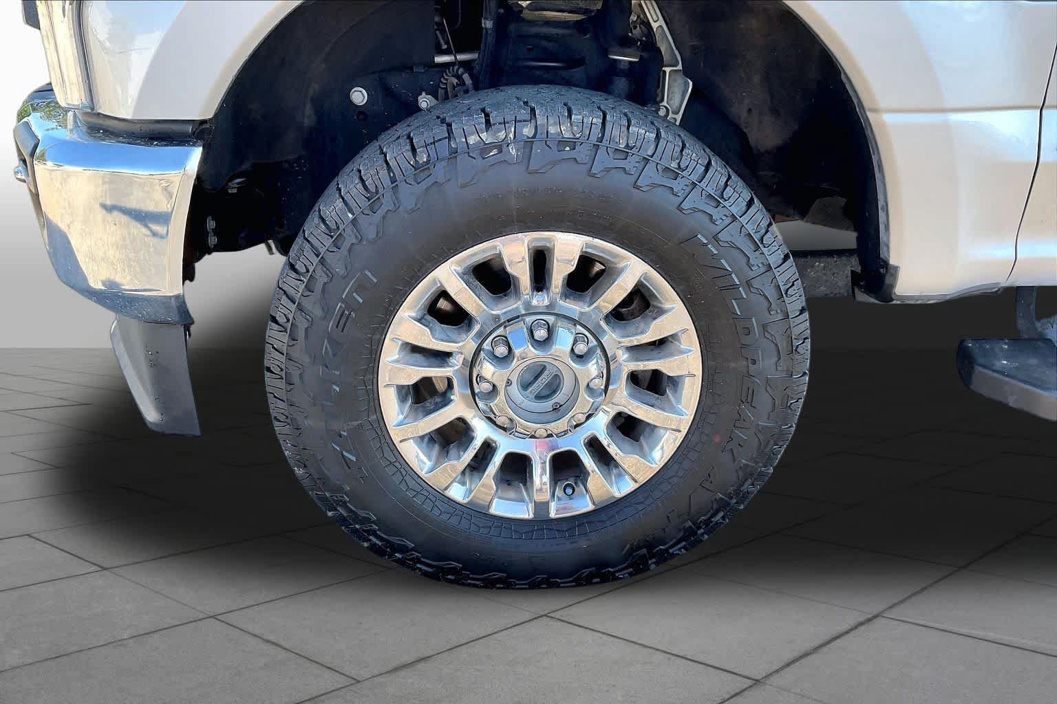 Used 2022 Ford F250 Lariat w/ Lariat Ultimate Package AWD/4WD image 11