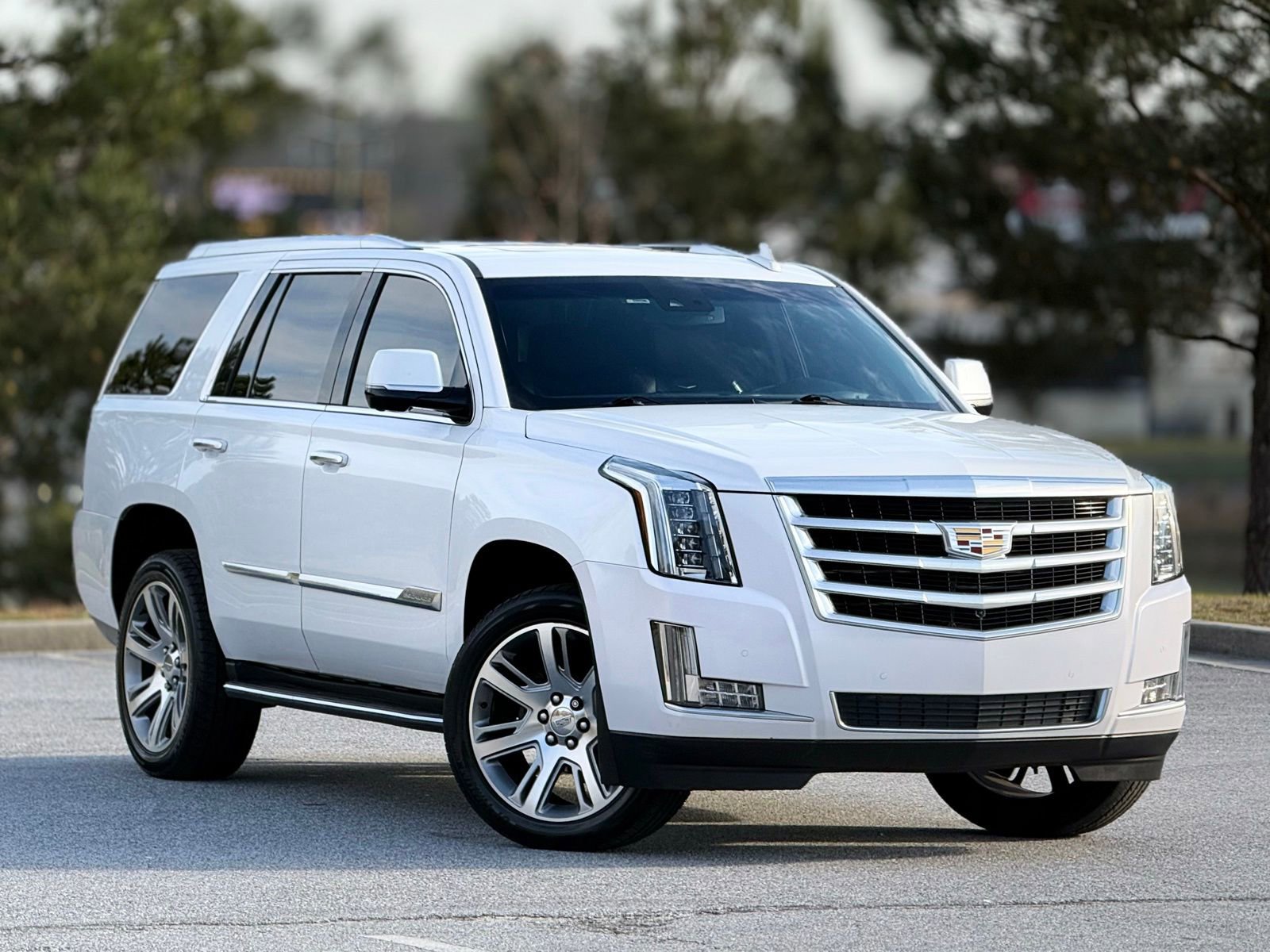 Used 2016 Cadillac Escalade Luxury image 12