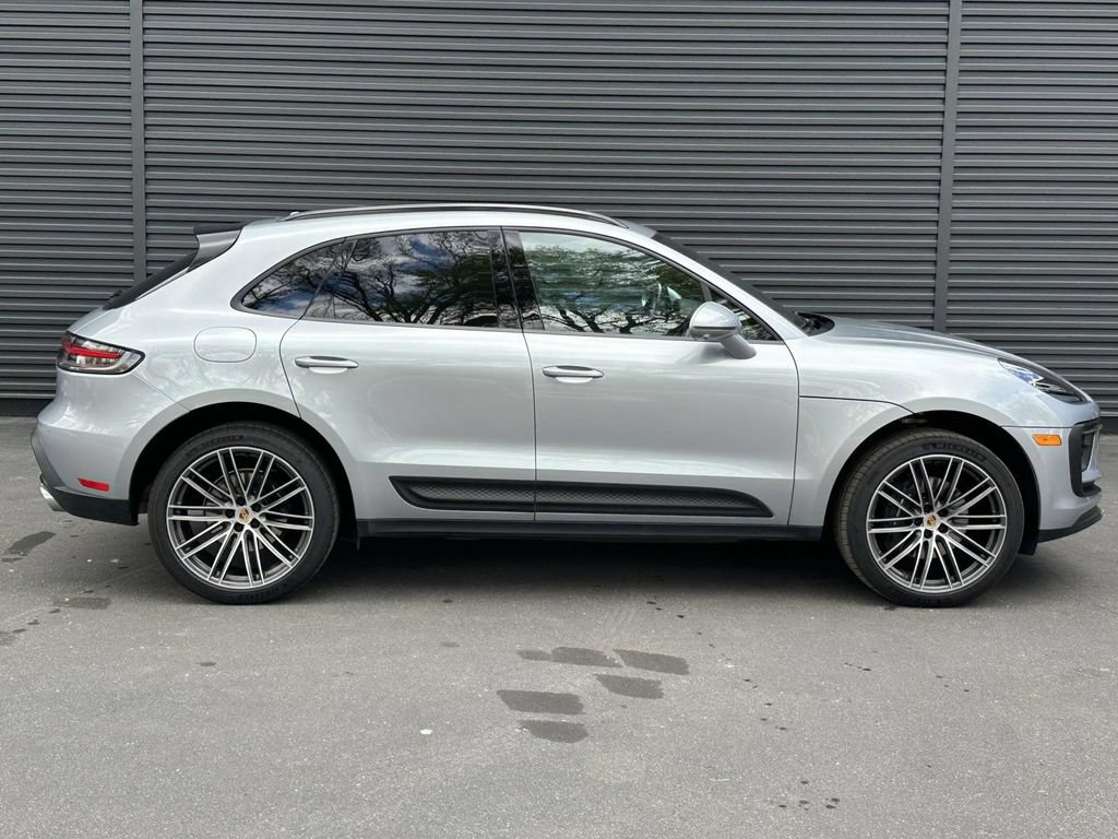Certified 2026 Porsche Macan AWD/4WD image 6