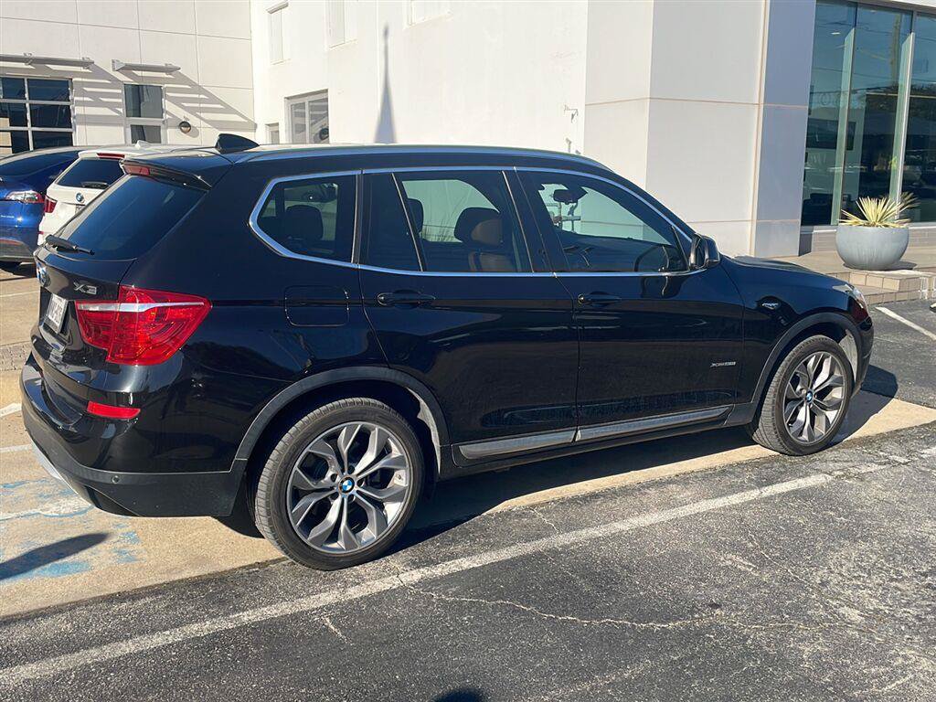 Used 2017 BMW X3 xDrive28i AWD/4WD image 2