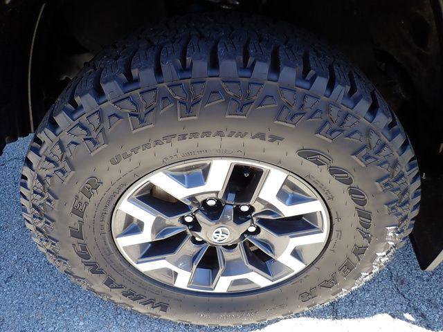 Certified 2023 Toyota Tacoma TRD Off-Road w/ Technology Package image 12