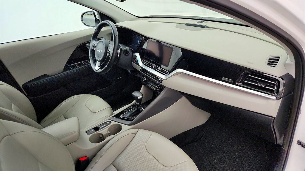 Used 2022 Kia Niro EX Premium FWD image 25