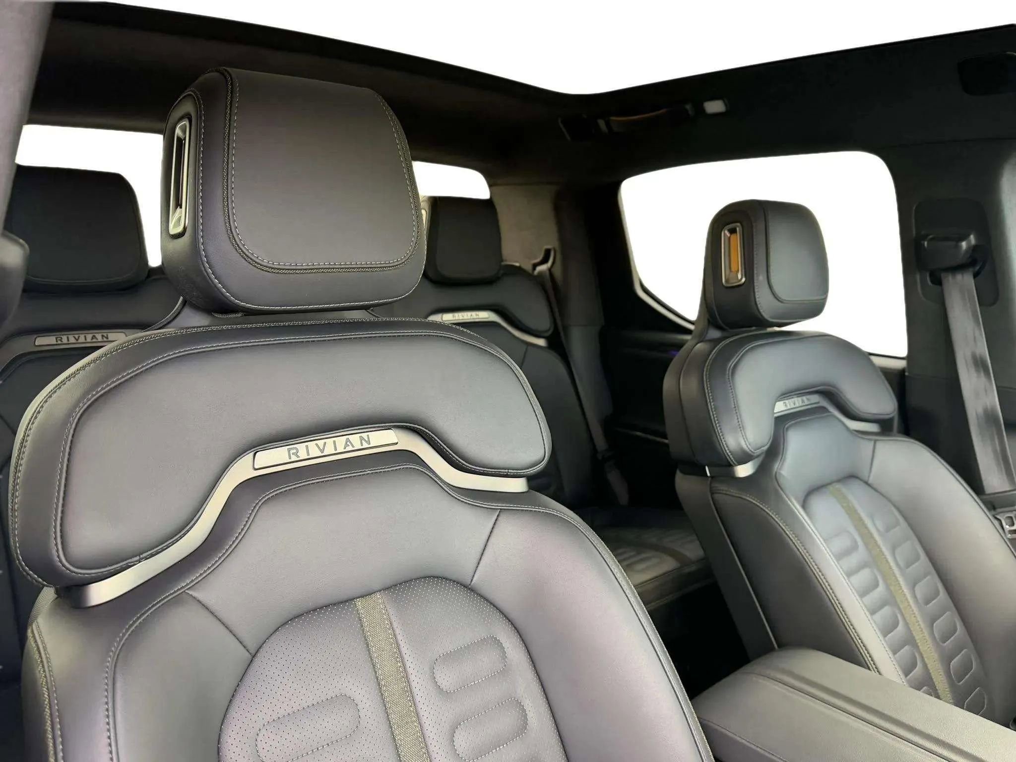 Used 2022 Rivian R1T Launch Edition image 13