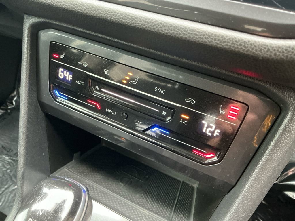 Used 2023 Volkswagen Tiguan SE w/ Panoramic Sunroof Package image 17