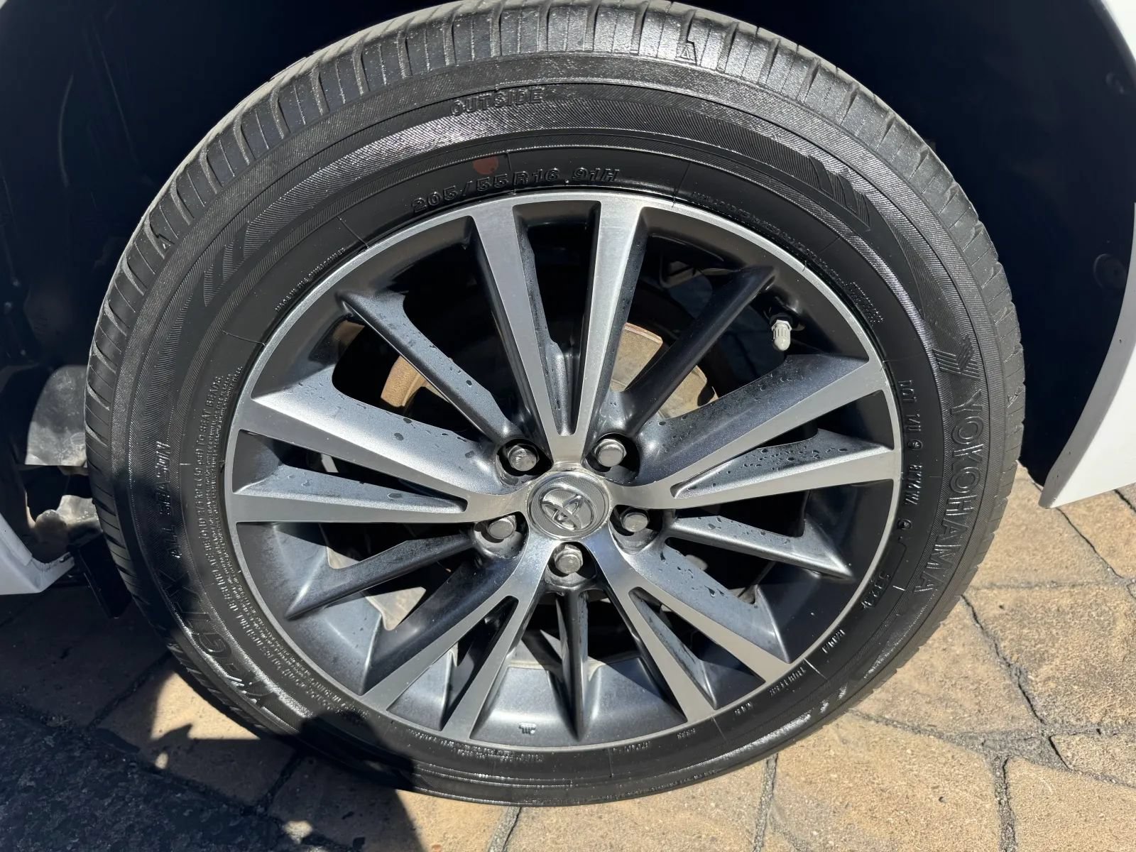 Used 2016 Toyota Corolla LE FWD image 15