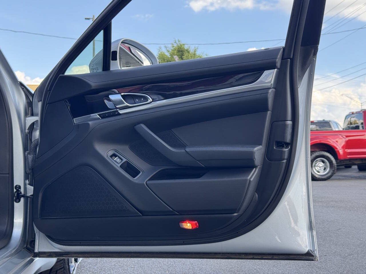 Used 2015 Porsche Panamera S RWD image 34