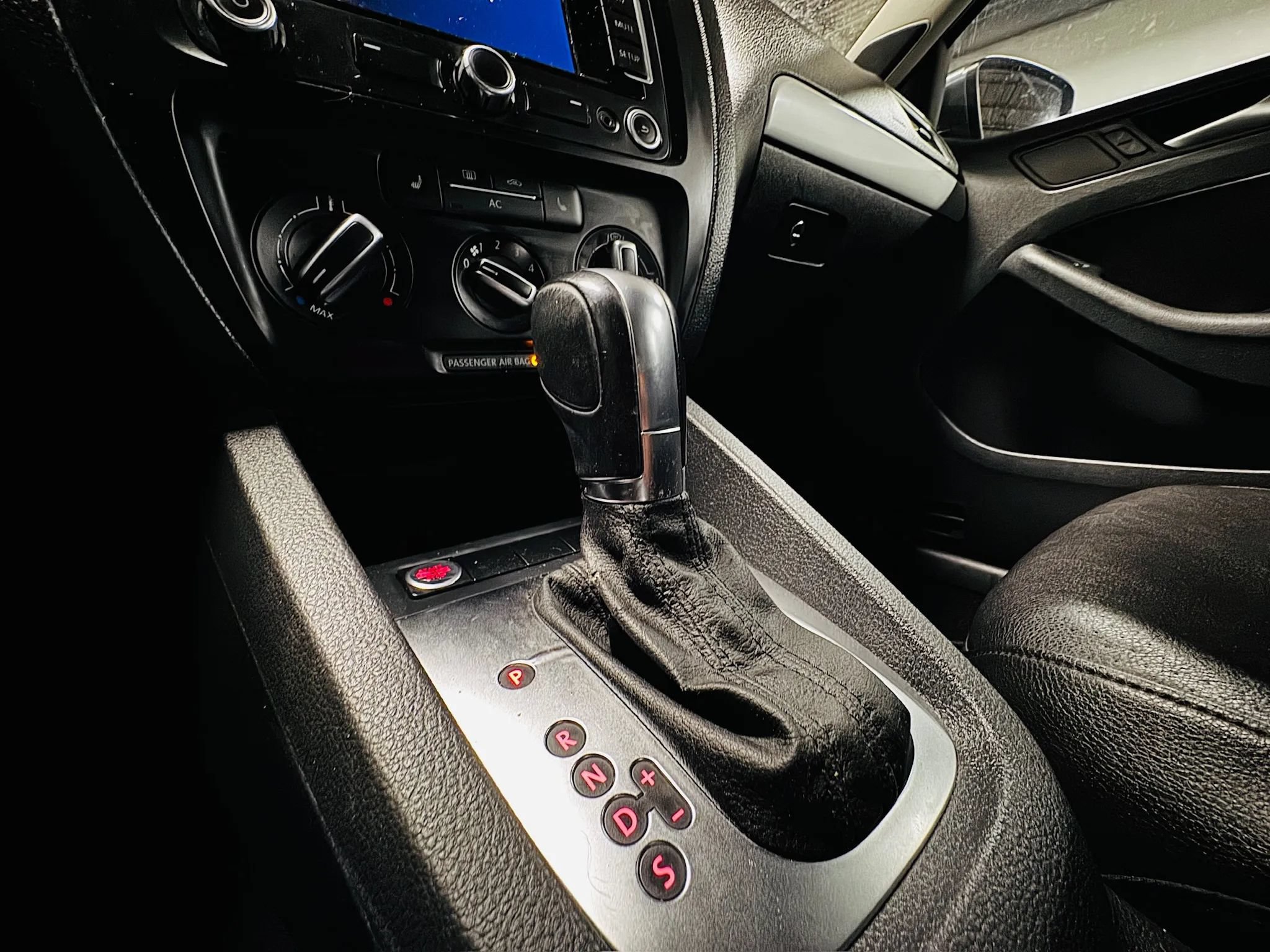 Used 2012 Volkswagen Jetta SEL FWD image 19