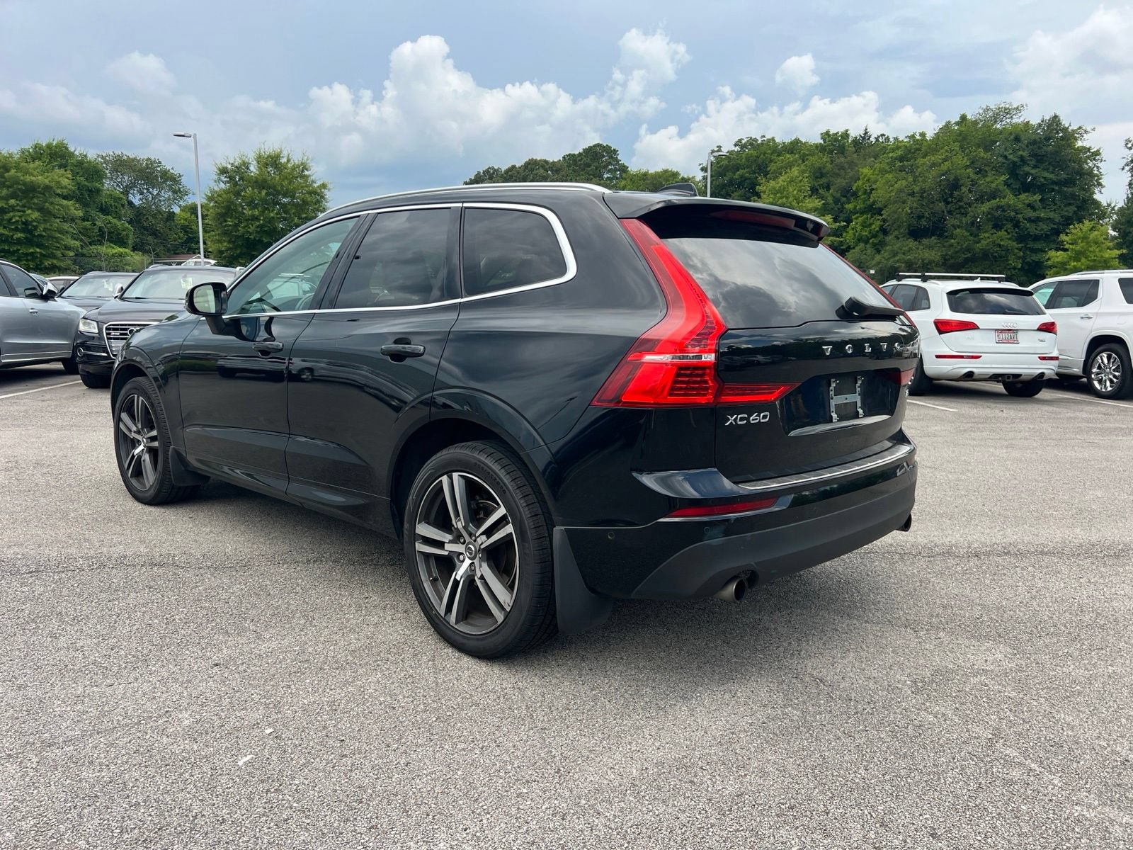 Used 2019 Volvo XC60 T5 Momentum w/ Premium Package FWD image 9