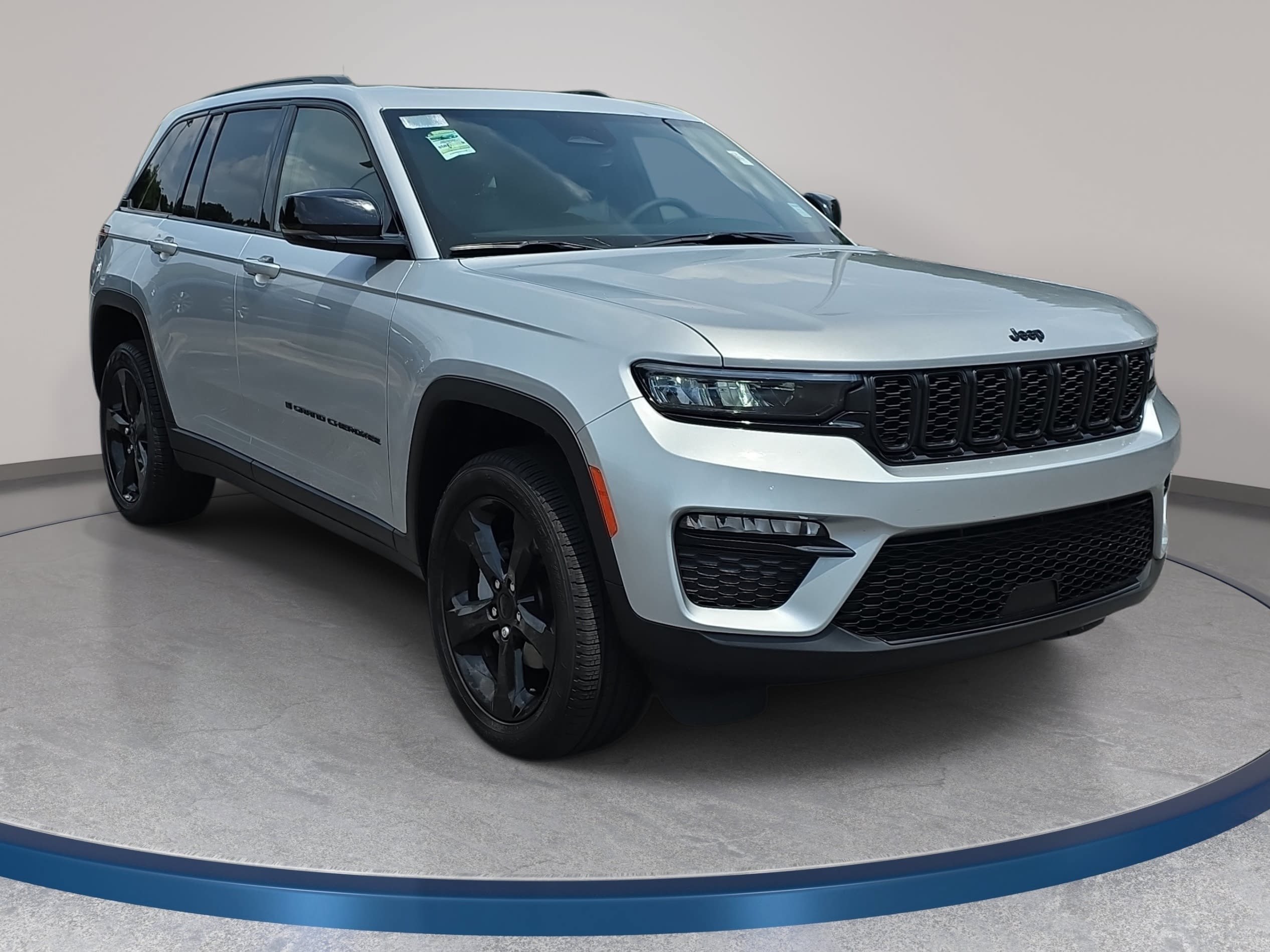Used 2025 Jeep Grand Cherokee Limited w/ Black Appearance Package AWD/4WD image 3