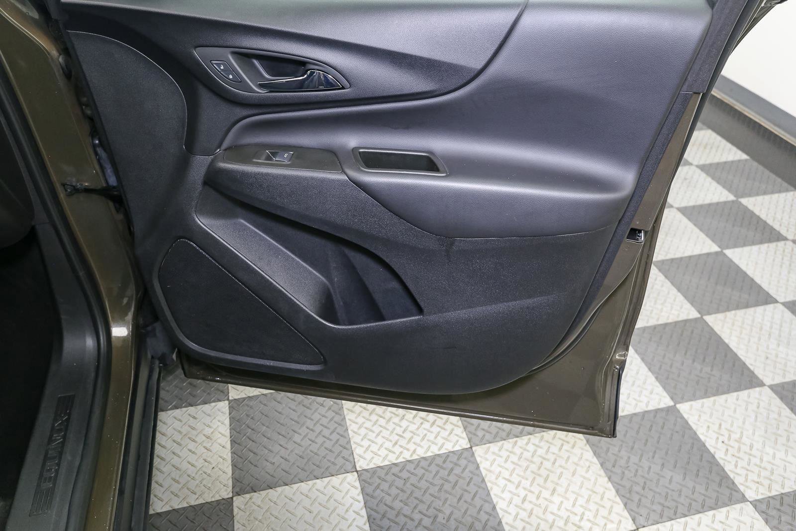 Used 2023 Chevrolet Equinox LT AWD/4WD image 22