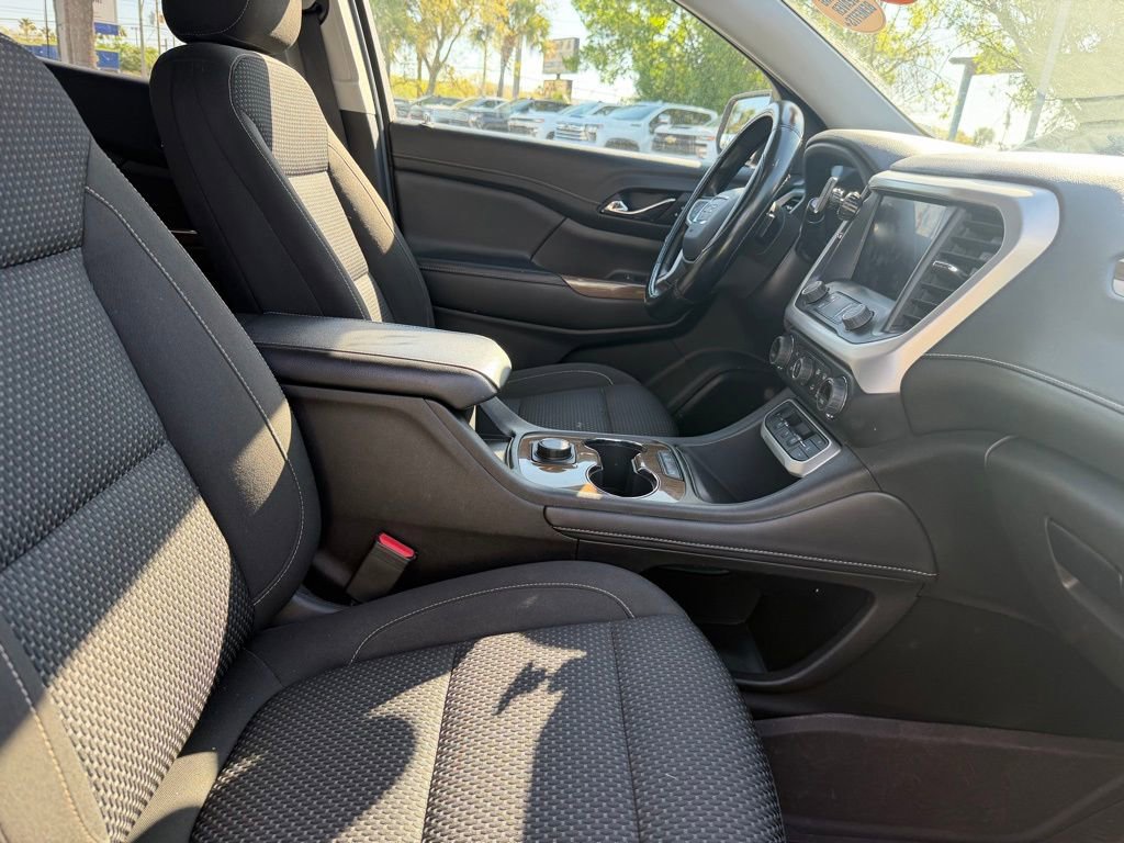 Used 2023 GMC Acadia SLE image 10