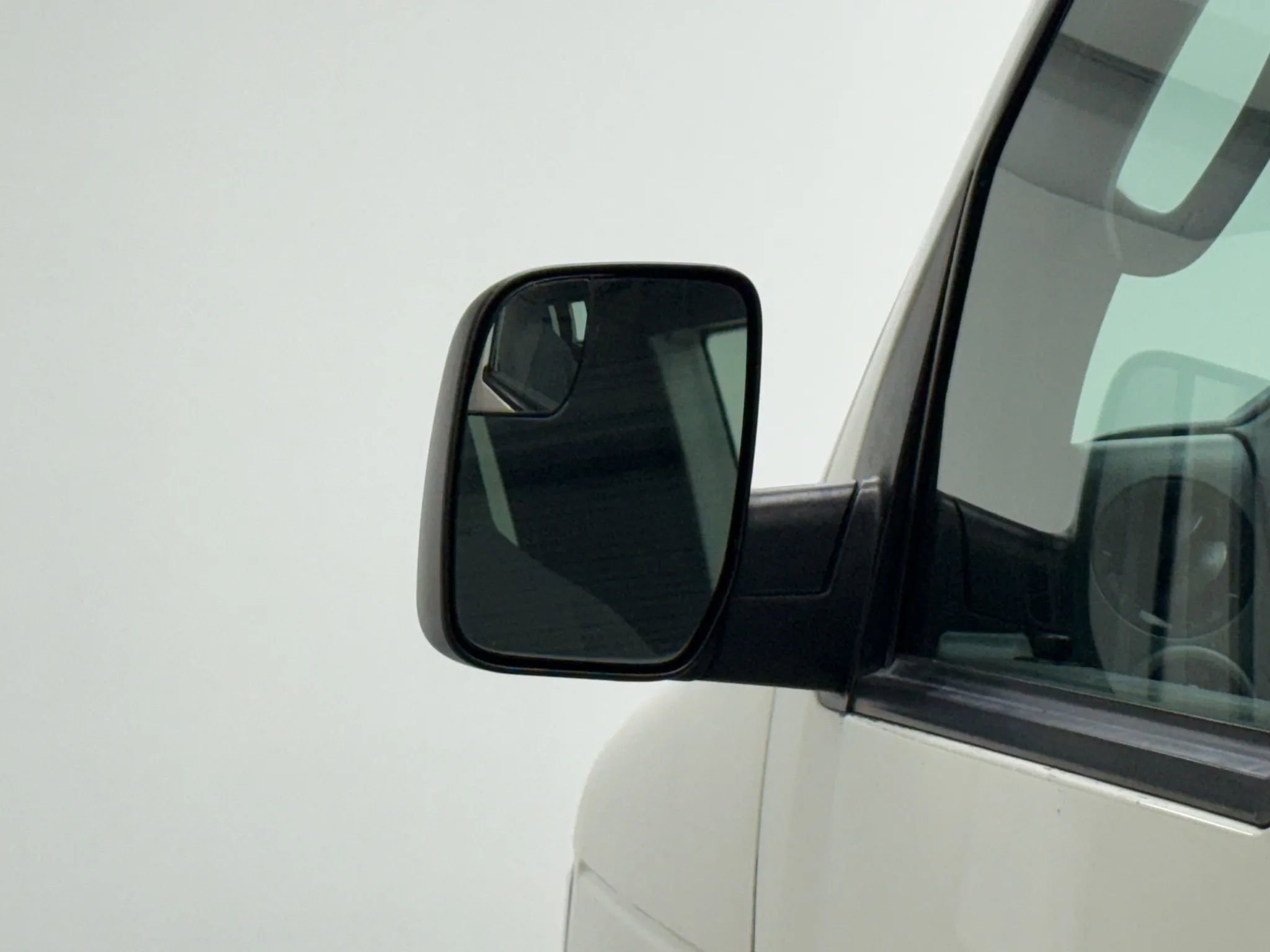 Used 2014 Ford E-150 and Econoline 150 Extended Van 3D image 35