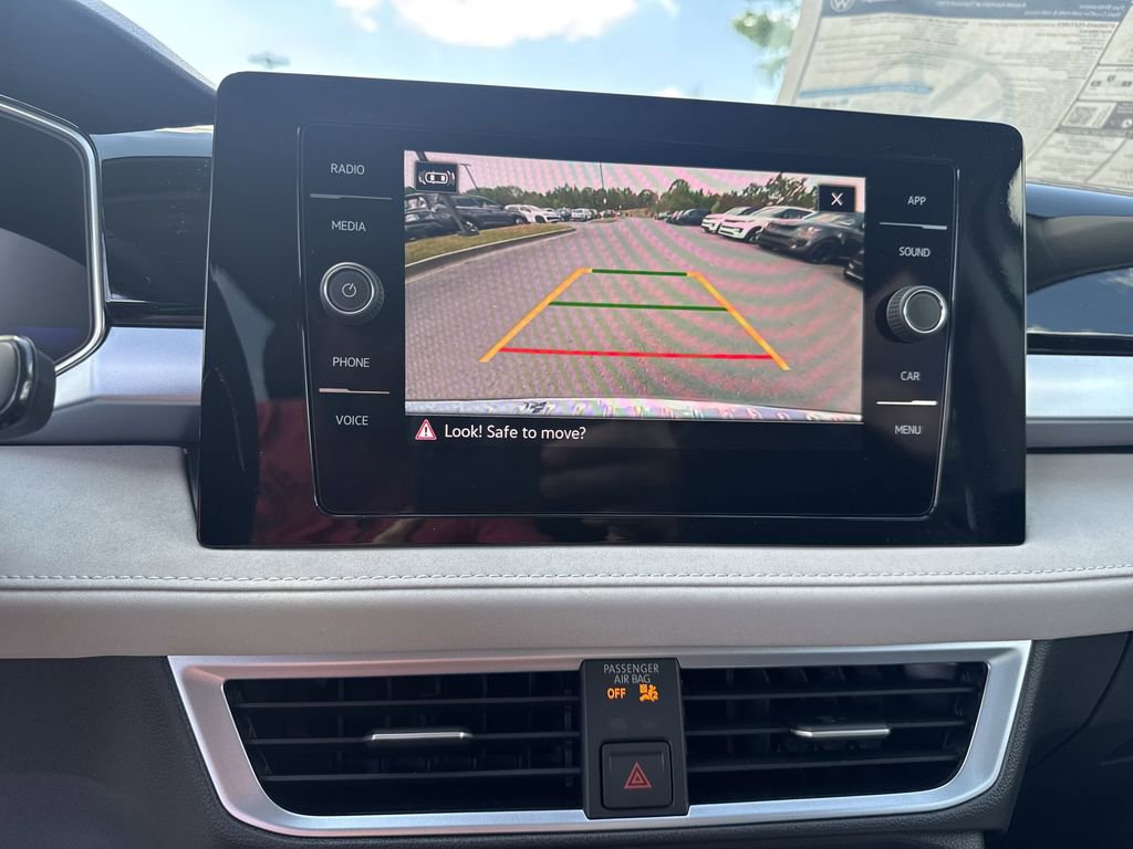 New 2025 Volkswagen Taos SE image 24