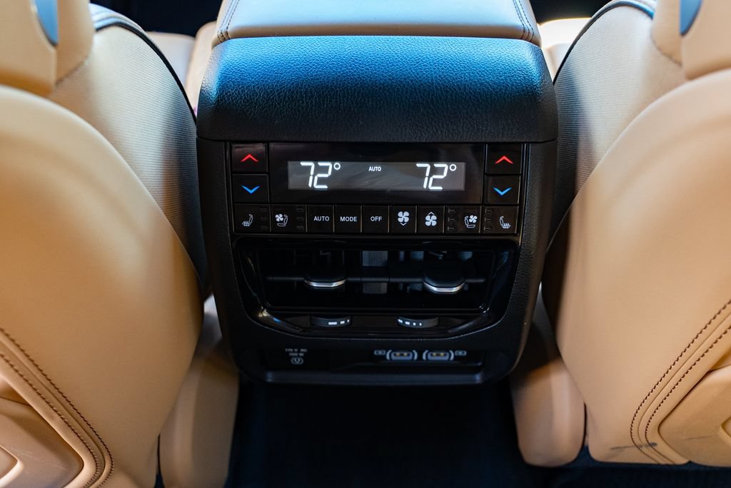 Used 2022 Jeep Grand Cherokee Summit AWD/4WD image 9