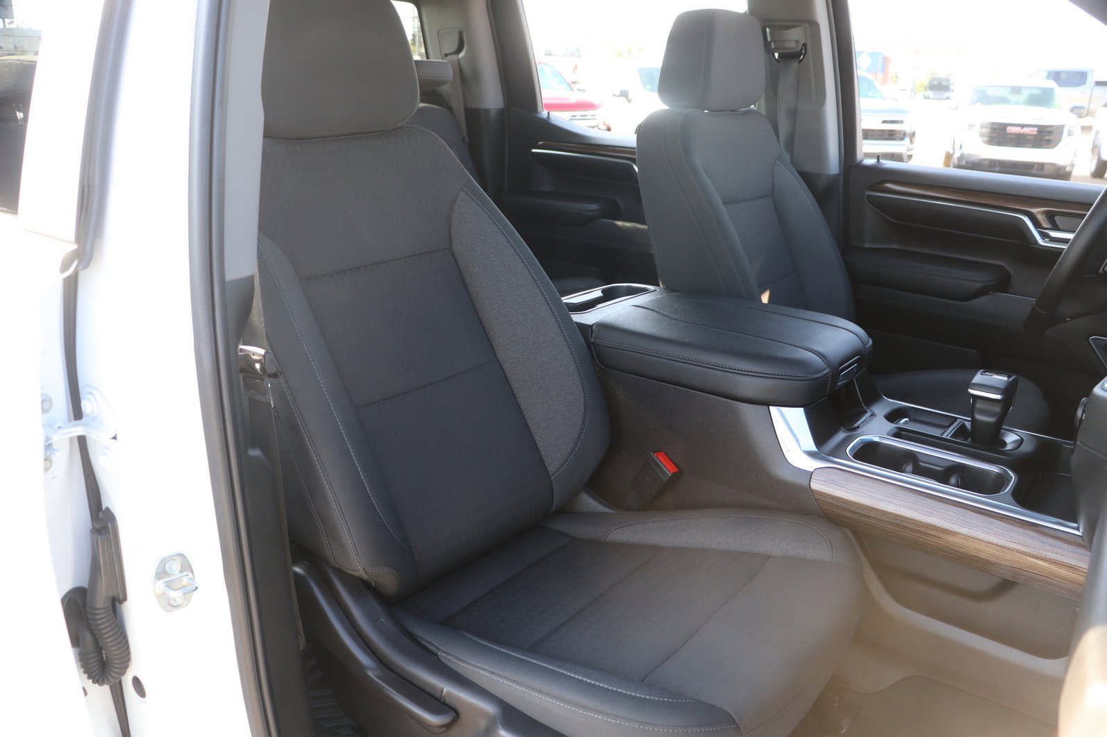 Used 2024 Chevrolet Silverado 1500 LT Trail Boss w/ Convenience Package II image 34