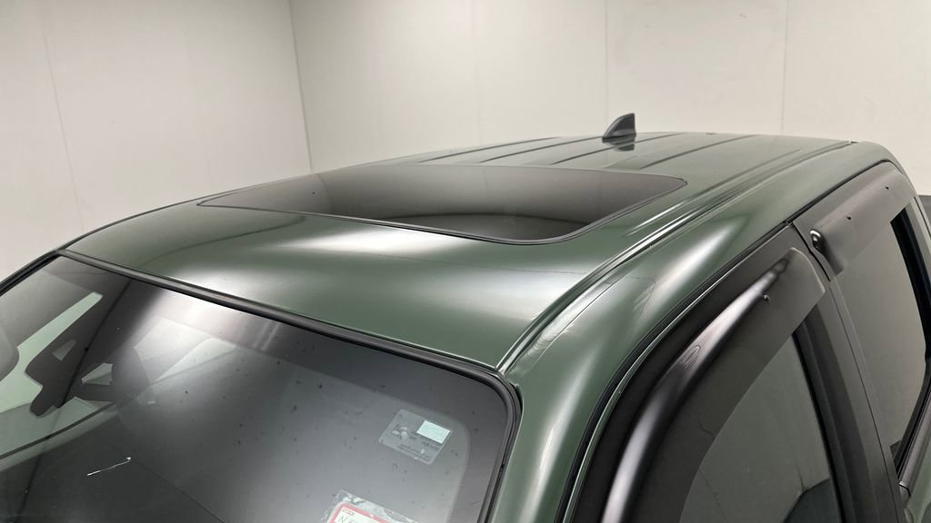 Used 2025 Nissan Frontier PRO-4X w/ Pro Premium Package image 12