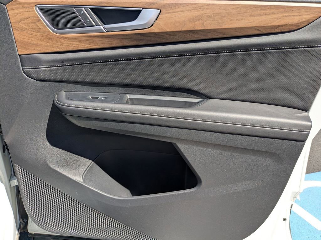 Used 2025 Volkswagen Atlas SE image 32