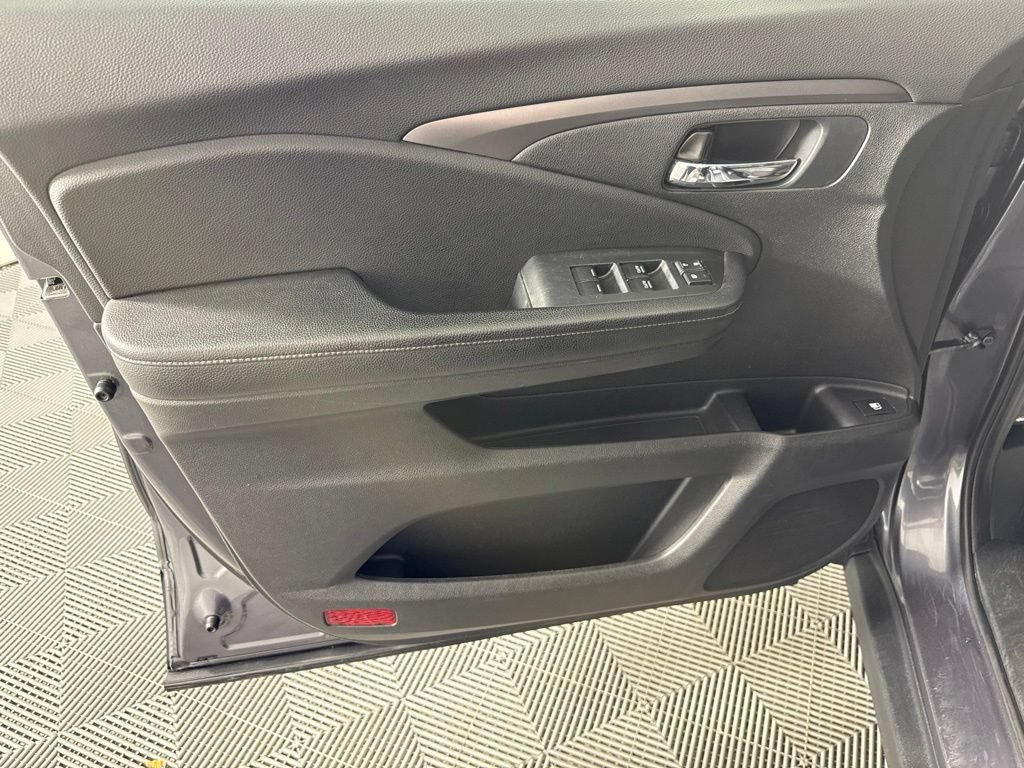 Used 2017 Honda Ridgeline RTL image 11