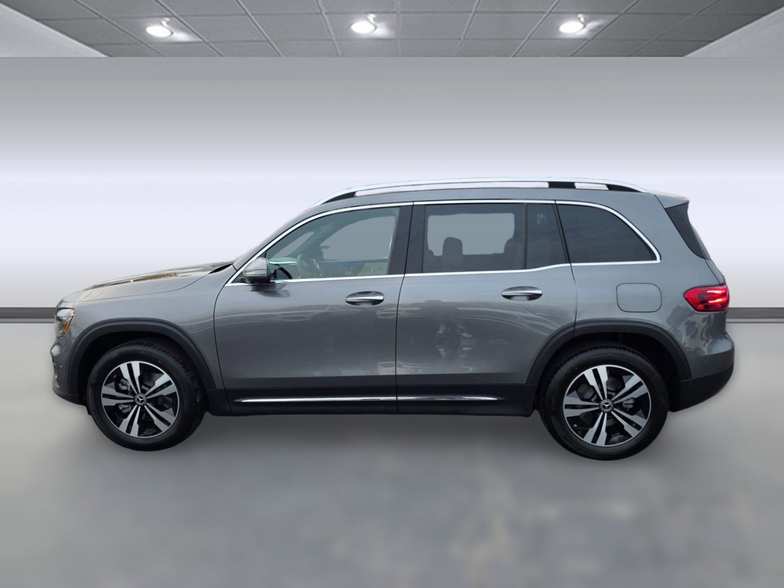 New 2026 Mercedes-Benz GLB 250 4MATIC image 2