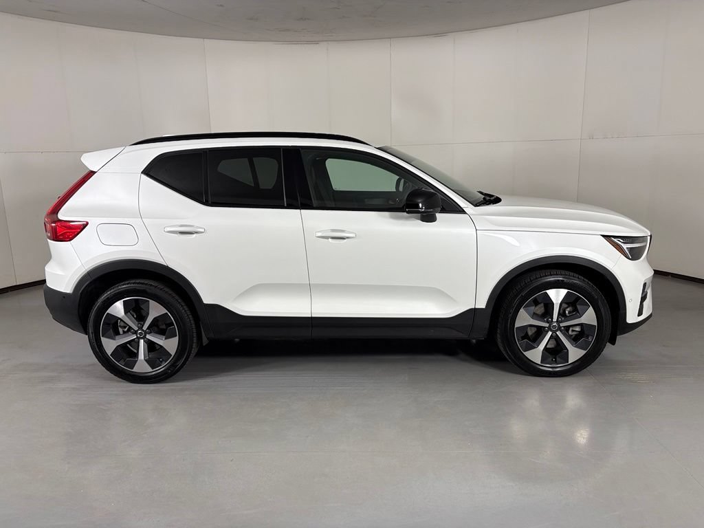 Used 2026 Volvo XC40 B5 Plus AWD/4WD image 9
