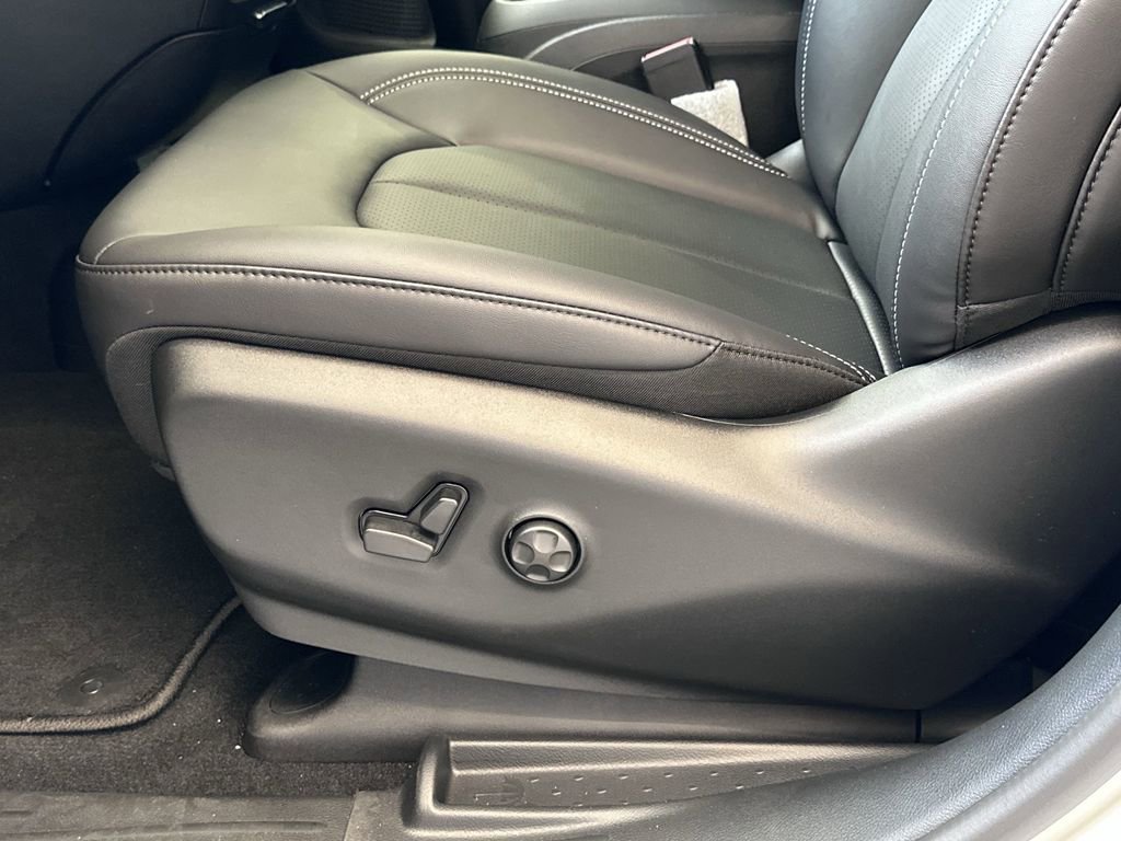 New 2025 Chrysler Pacifica Select image 16