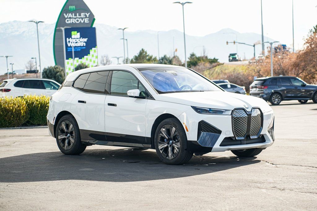 Used 2025 BMW iX xDrive50 image 3