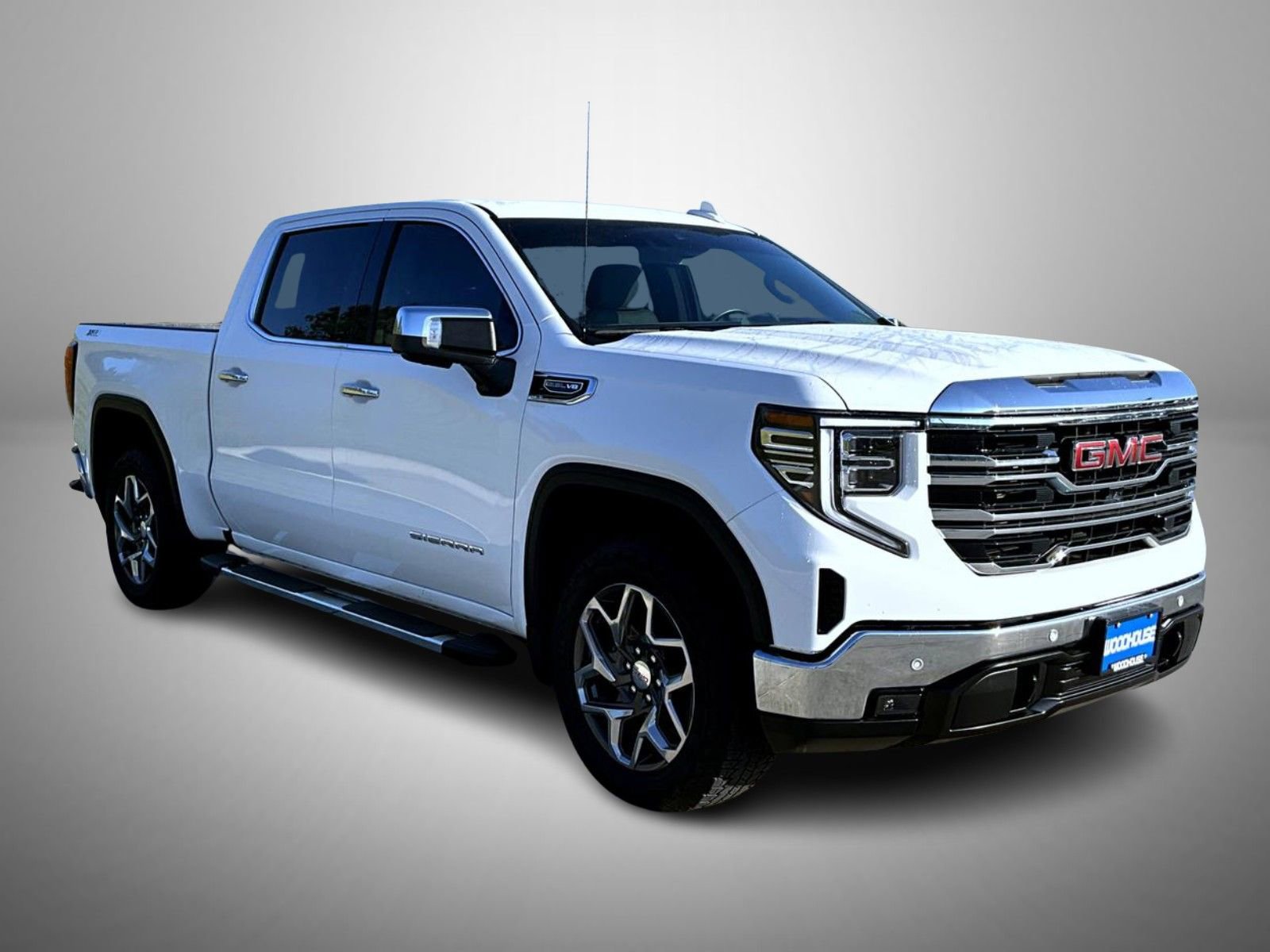 Used 2024 GMC Sierra 1500 SLT image 3