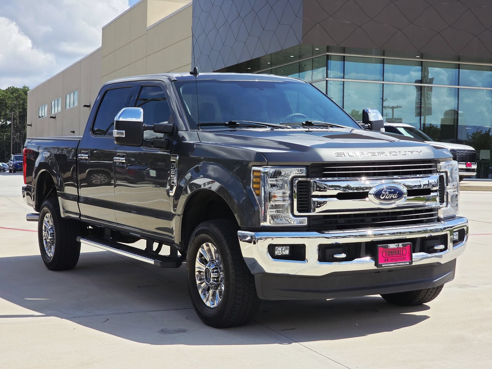 Used 2019 Ford F250 XLT w/ XLT Premium Package AWD/4WD image 3