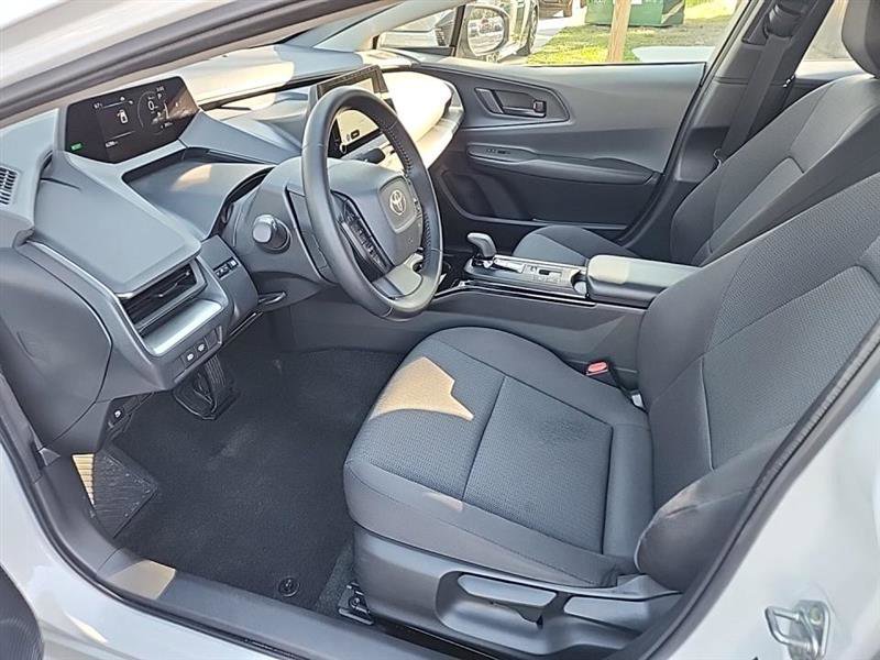 Used 2025 Toyota Prius LE image 9