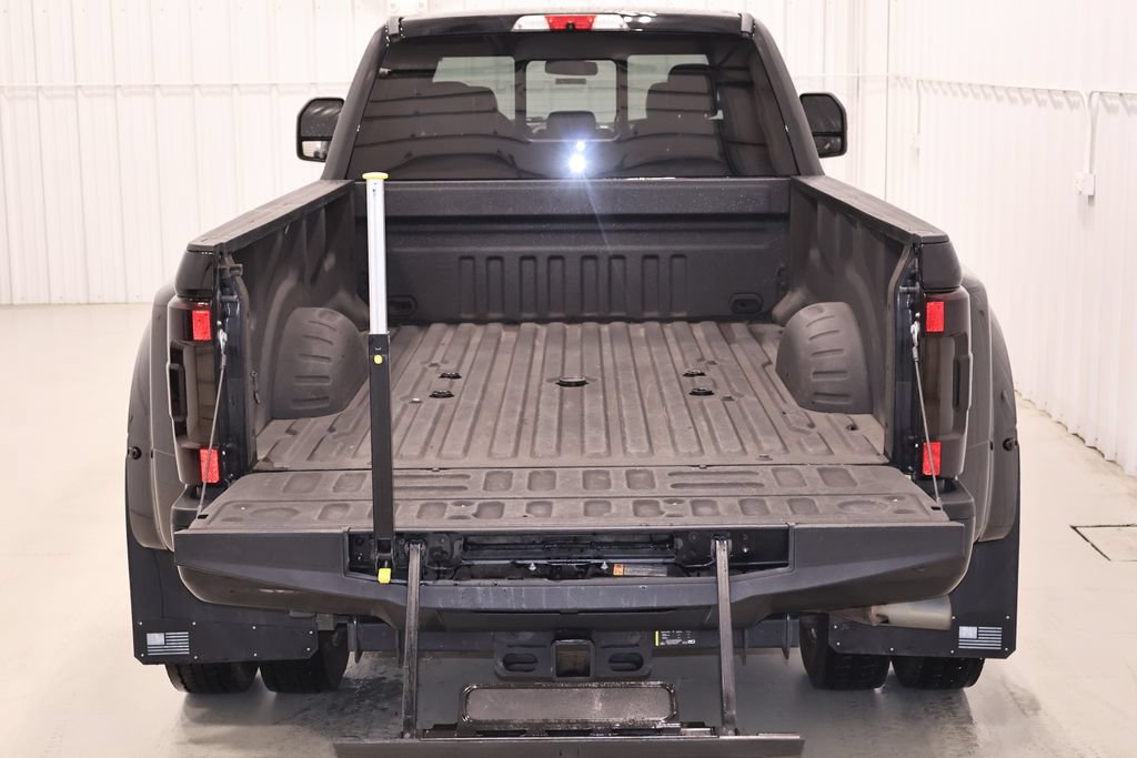 Certified 2019 Ford F450 Platinum w/ Platinum Ultimate Package AWD/4WD image 47