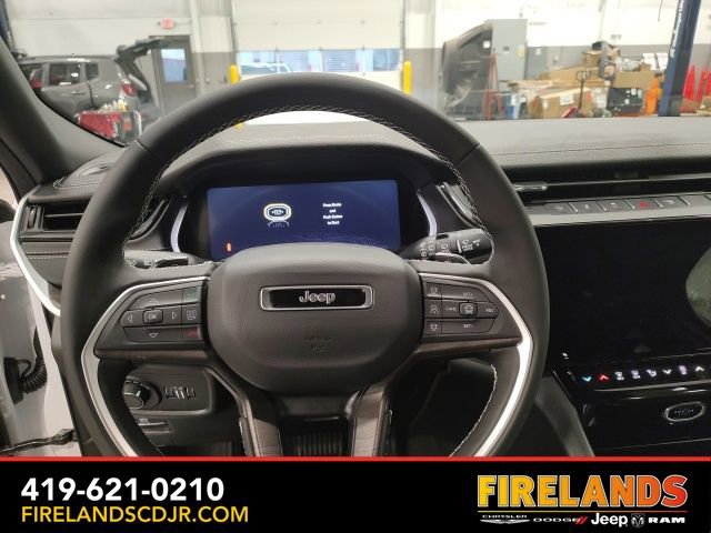 New 2026 Jeep Grand Cherokee Laredo image 11