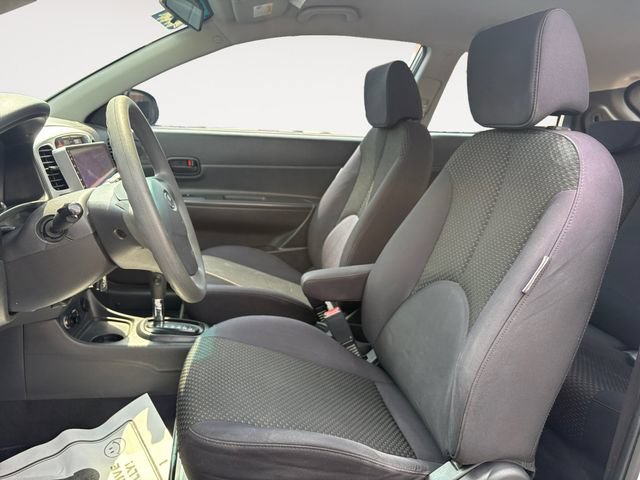 Used 2010 Hyundai Accent GS w/ Premium Pkg 3 FWD image 9