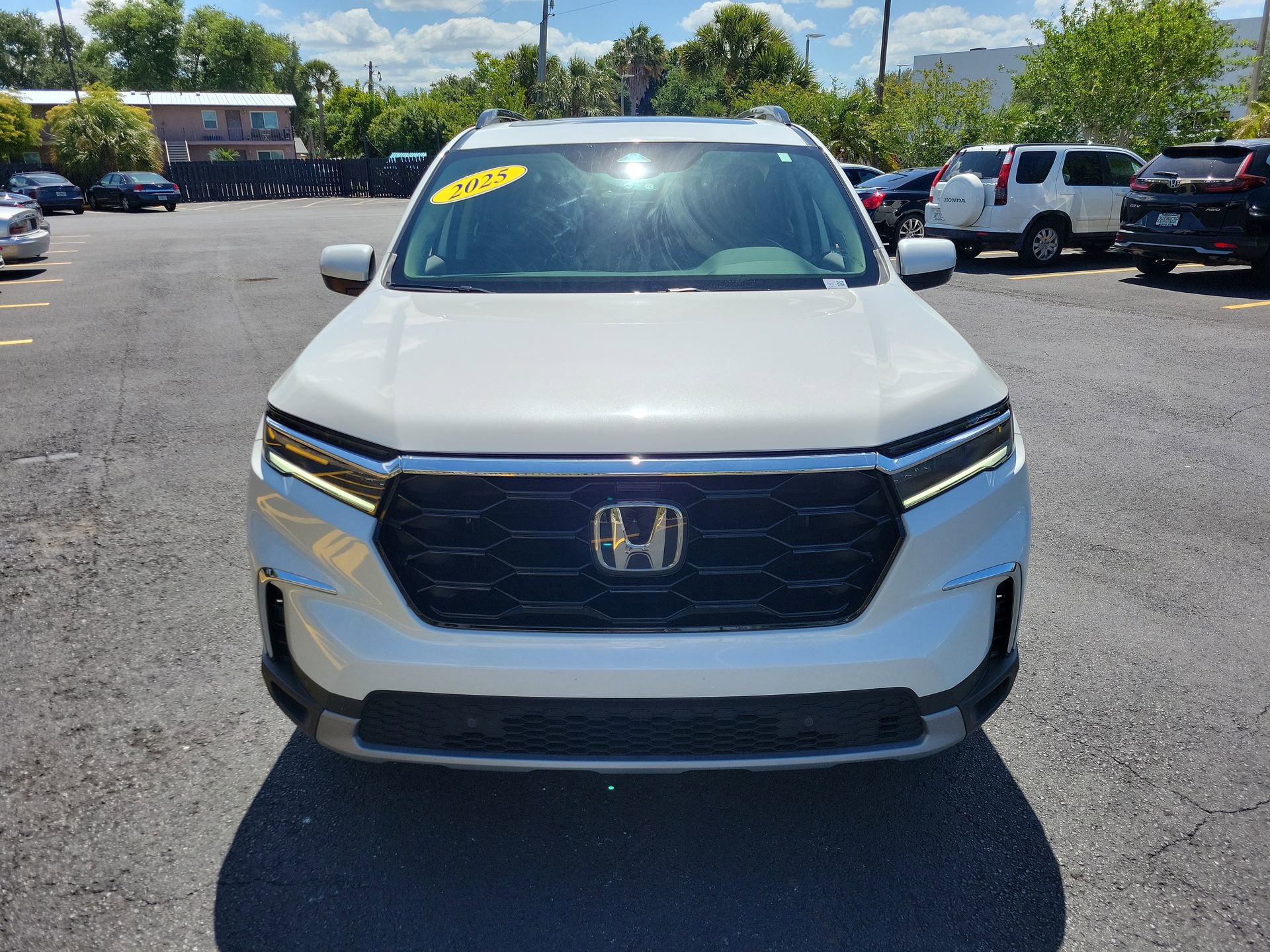Used 2025 Honda Pilot Touring image 2