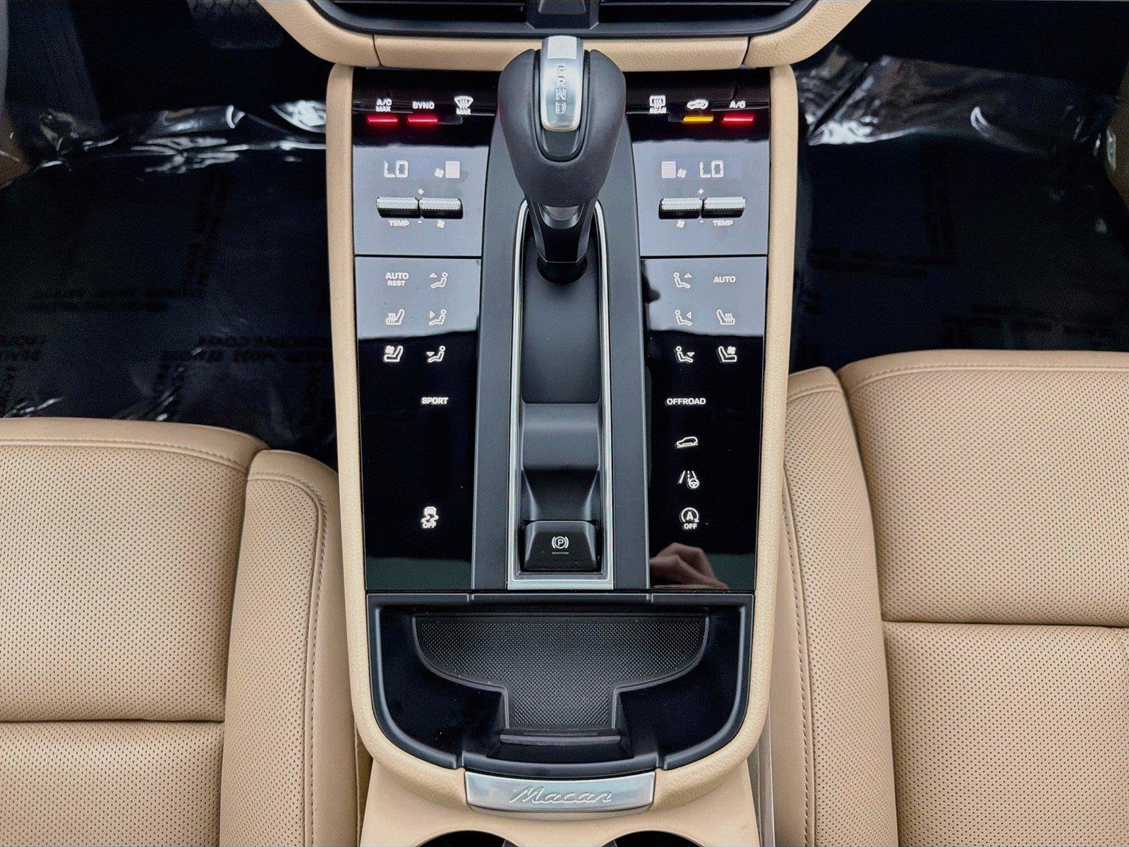 Certified 2026 Porsche Macan Turbo AWD/4WD image 21