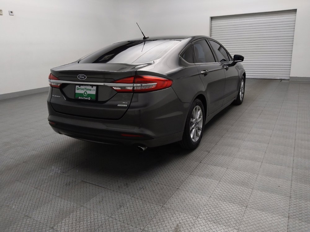 Used 2017 Ford Fusion SE w/ Fusion SE Technology Package FWD image 9