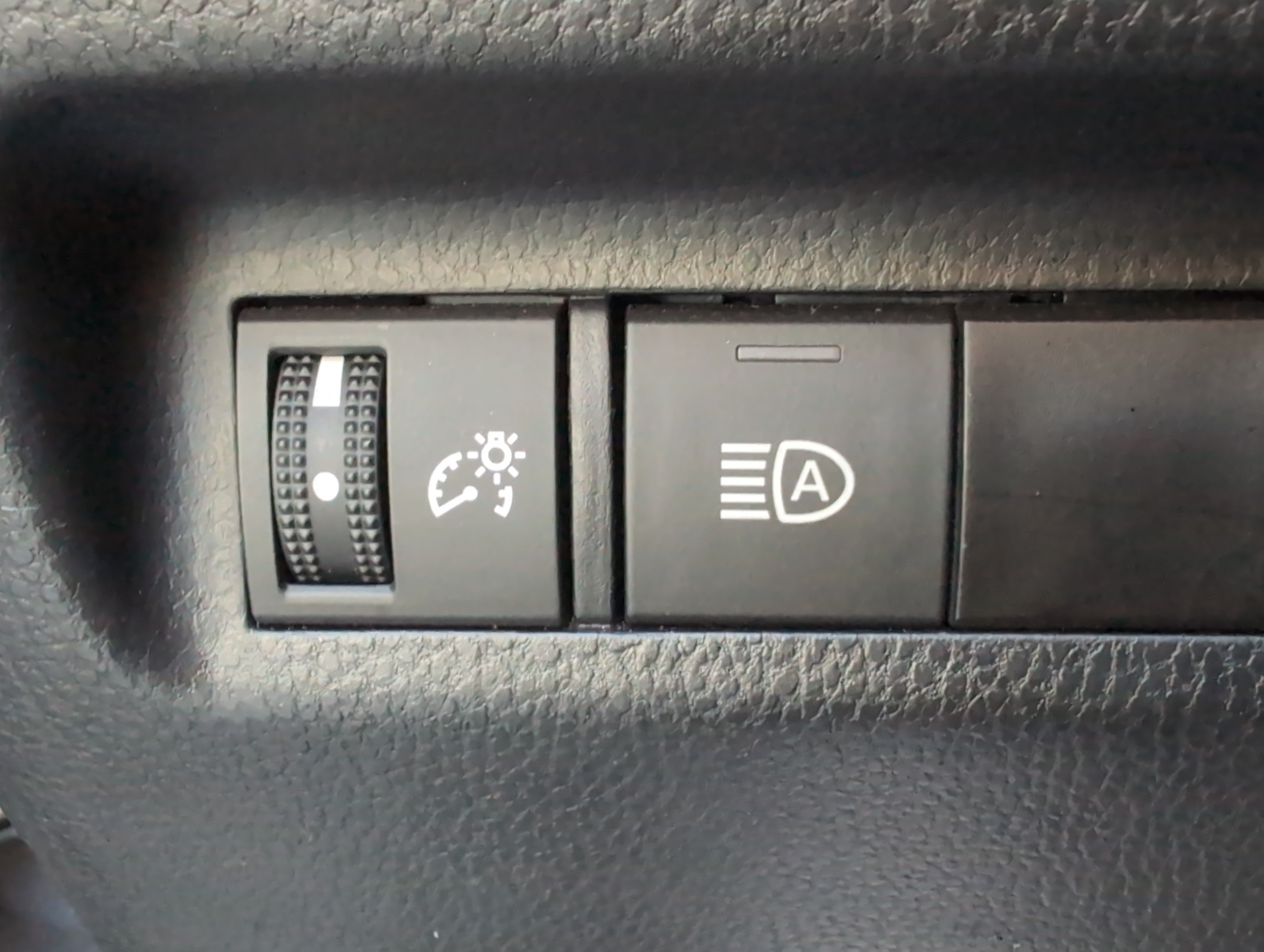 Certified 2022 Toyota RAV4 XLE Premium FWD image 35