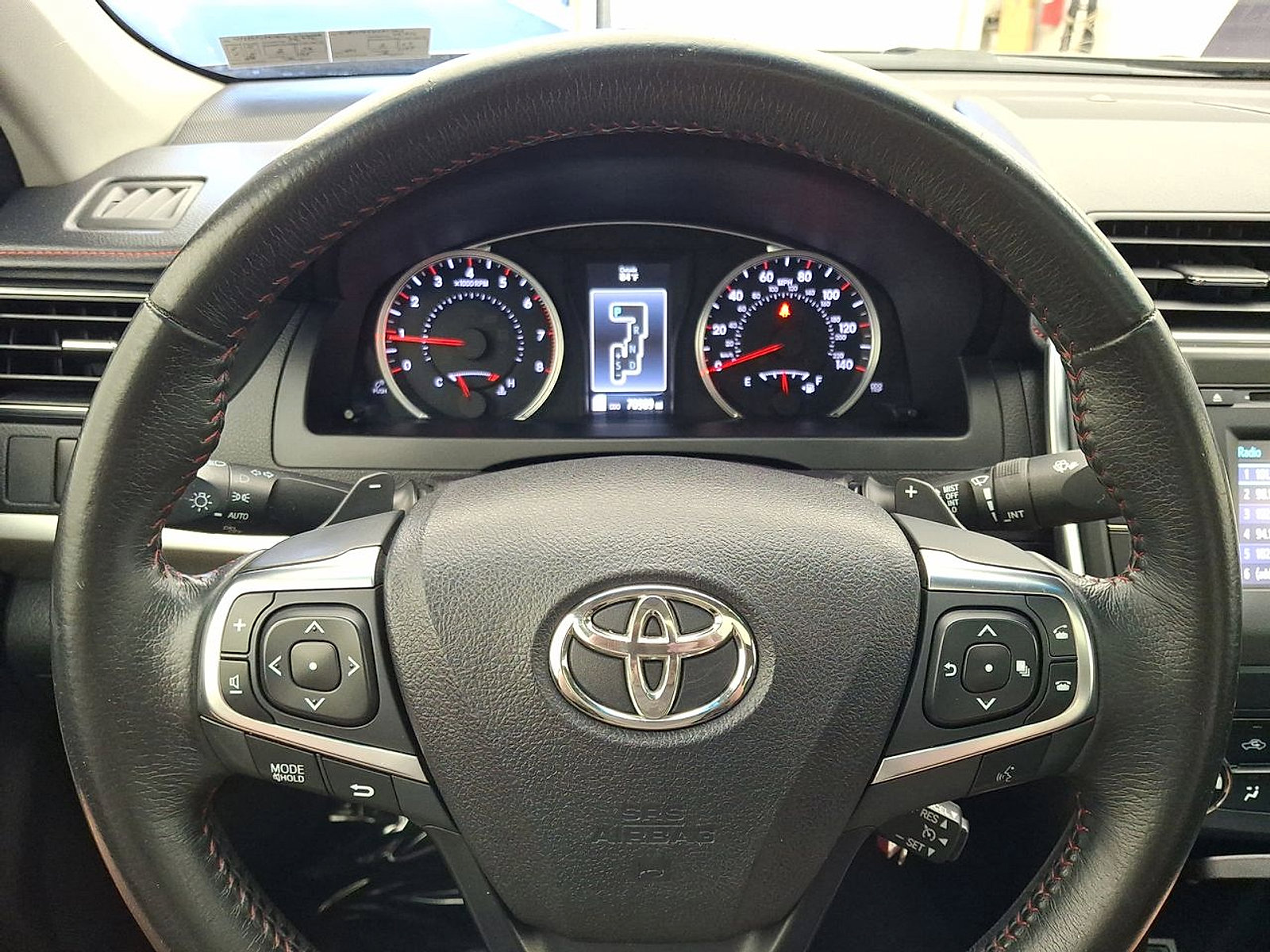 Used 2017 Toyota Camry SE w/ Moonroof Package image 16