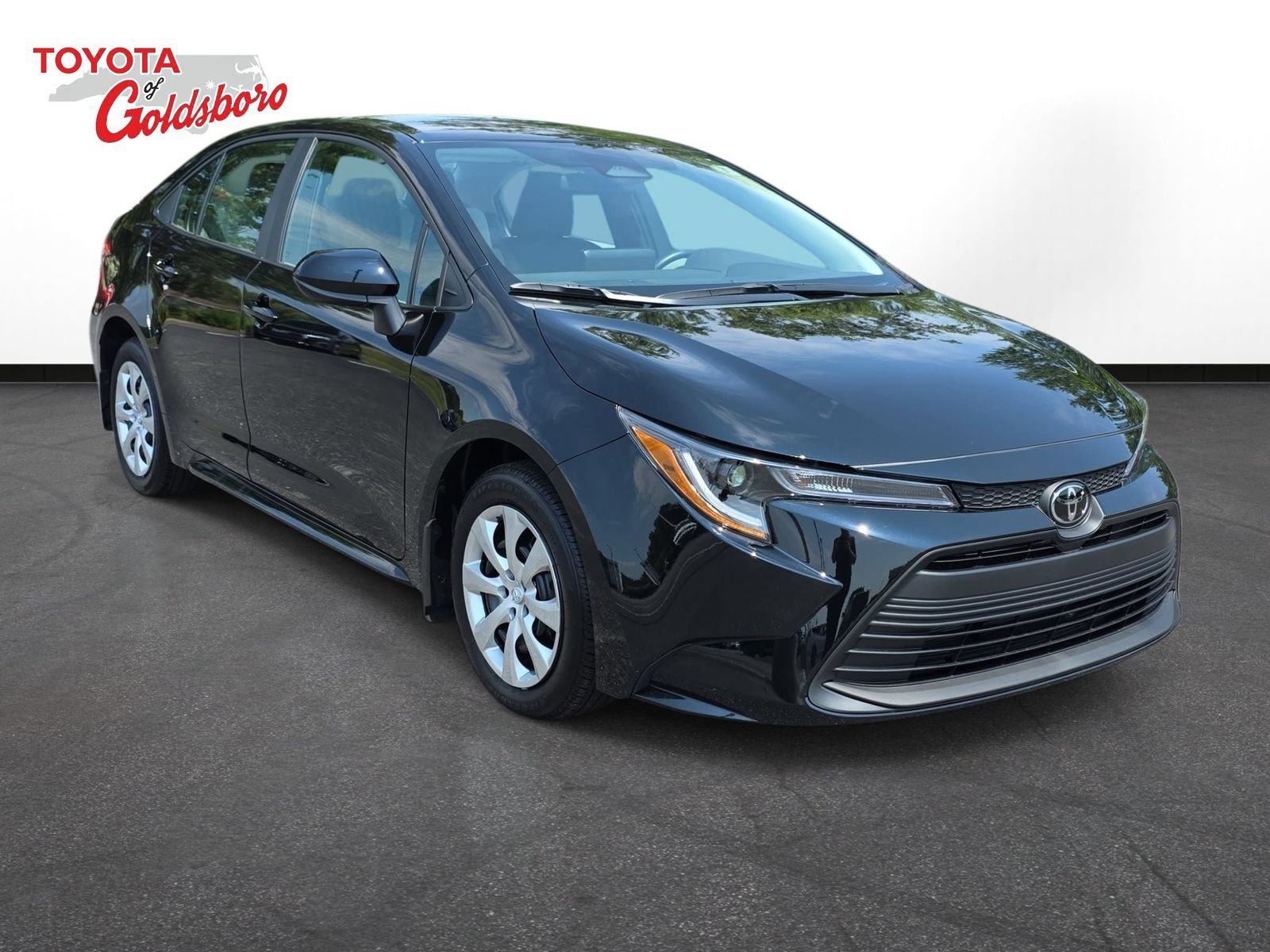 Used 2026 Toyota Corolla LE FWD image 3