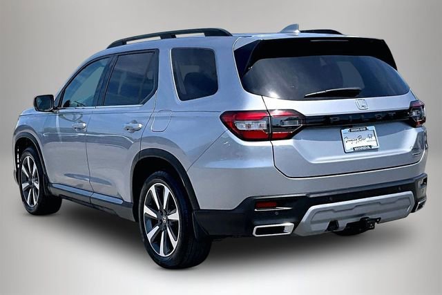 Used 2025 Honda Pilot Touring image 4