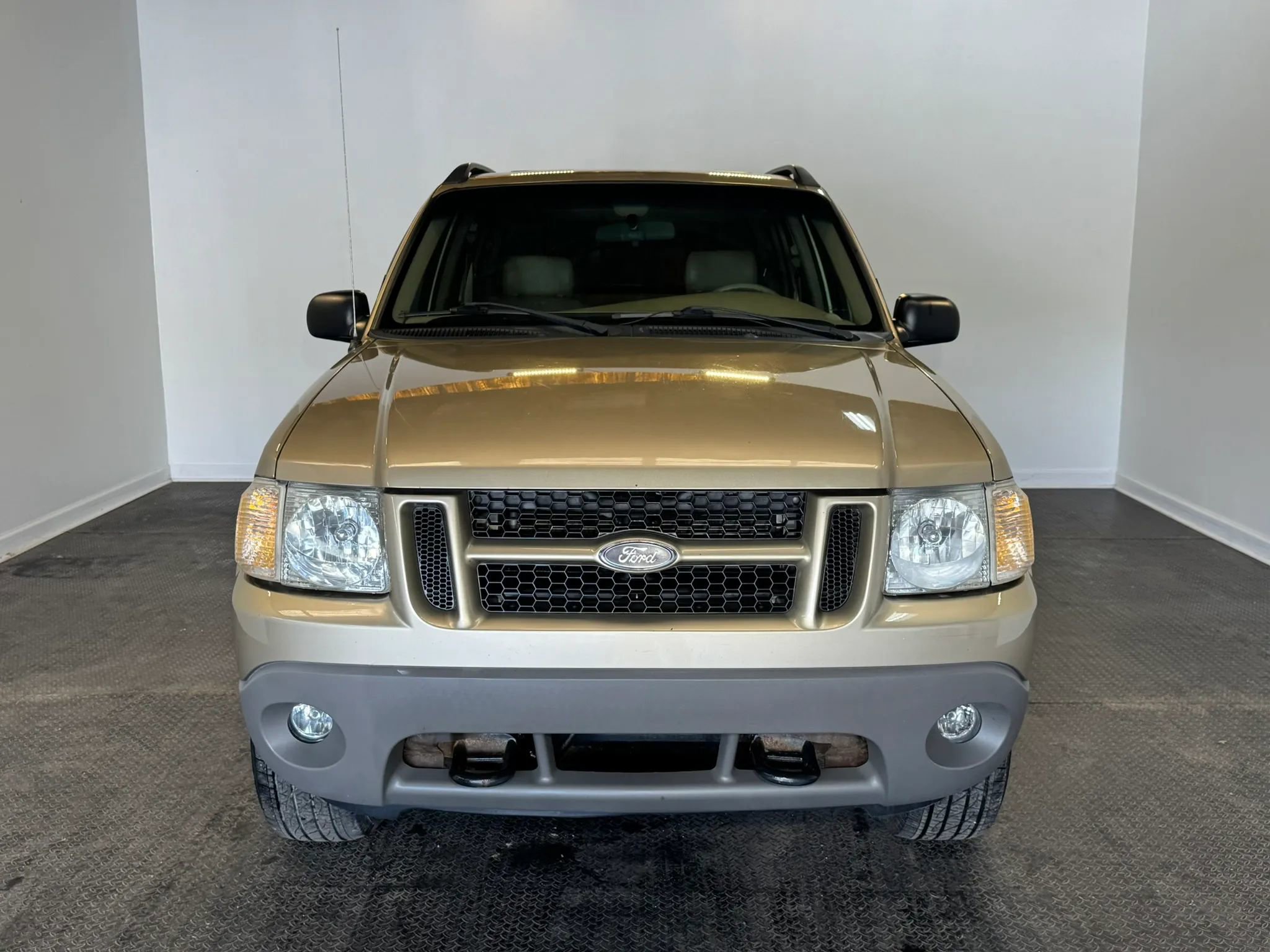Used 2002 Ford Explorer Sport Trac 4x4 image 2