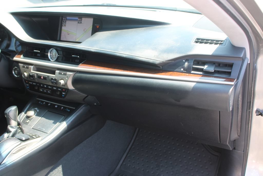 Used 2018 Lexus ES 350 w/ Luxury Package w/Wood Trim FWD image 29